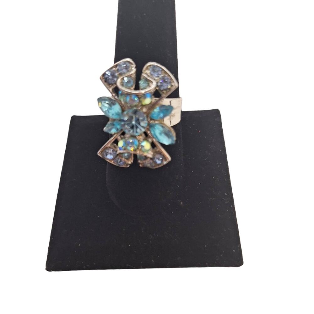 Adjustable Turquoise Rhinestone Ring Ruffle Shape Silver Tone